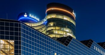 TIE Kinetix: niederländische "Rabobank" kauft neue elektronische Rechnungsstellung ( Foto: Shutterstock- Mike van Schoonderwalt )