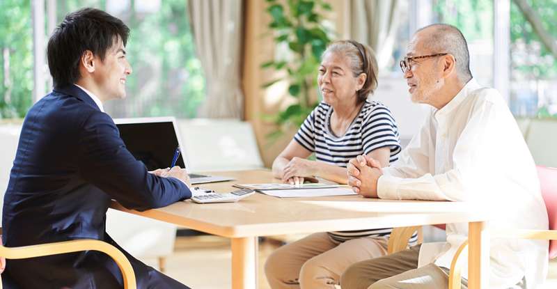 Der Kunde gibt seinem Vermögensverwalter eine Vollmacht, damit dieser für ihn Anlageentscheidungen treffen kann. ( Foto: Adobe Stock -mapo )