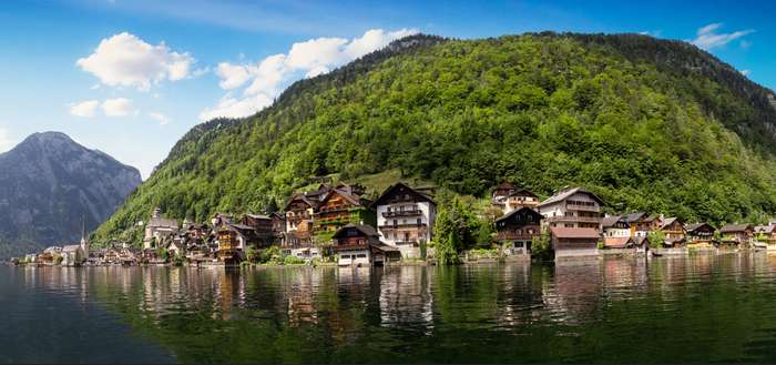 Wer in Österreich eine Immobilie kaufen möchte, muss eine Erwerbsgenehmigung vorweisen können. Diese wird von der Ausländergrundverkehrsbehörde ausgestellt. ( Foto: Adobe Stock -  H_Ko ) 