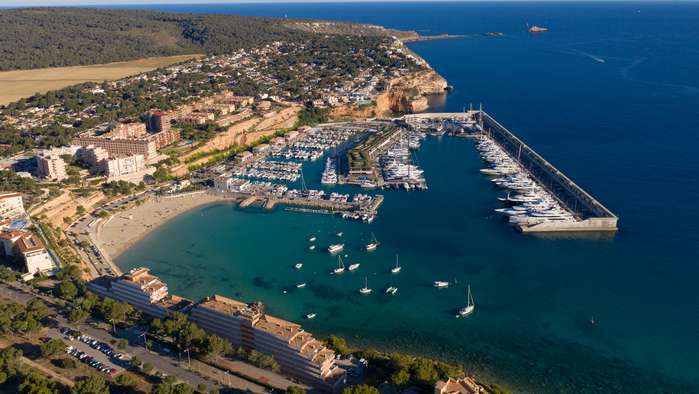 Hafenorte wie Cala d’Or, Portocolom oder Portopetro bieten moderne Fincas, die ab 850.000 Euro kosten. ( Foto: Adobe Stock -  kadi.production_)