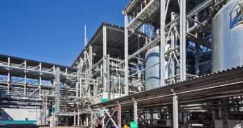 ENEOS Materials nutzt autonomes KI-System von Yokogawa erfolgreich im Betrieb Yokogawa-KI-Steuerung: Automatisiertes System im Einsatz (Foto: AdobeStock - Mulderphoto 359548755)