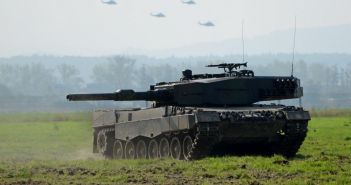 Keine Bezahlung für militärische Unterstützung der Ukraine Bundesregierung liefert Ukraine Waffen im Wert von 18 Milliarden (Foto: AdobeStock - Tomasz Warszewski 71189124)