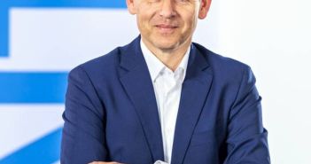 Diamant-Initiative: NTT DATA Business Solutions ausgezeichnet als „SAP S/4HANA® Cloud Partner des Jahres 2023“ in Deutschland NTT DATA Business Solutions erhält Auszeichnung als "SAP S/4HANA® Cloud Partner des Jahres 2023" in (Foto: NTT DATA Business Solutions AG Fotograf: Jürgen Rehrmann)