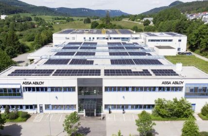 ASSA ABLOY startet größte EMEIA-Photovoltaikanlage mit 1.104 kWp (Foto: ASSA ABLOY Sicherheitstechnik GmbH)